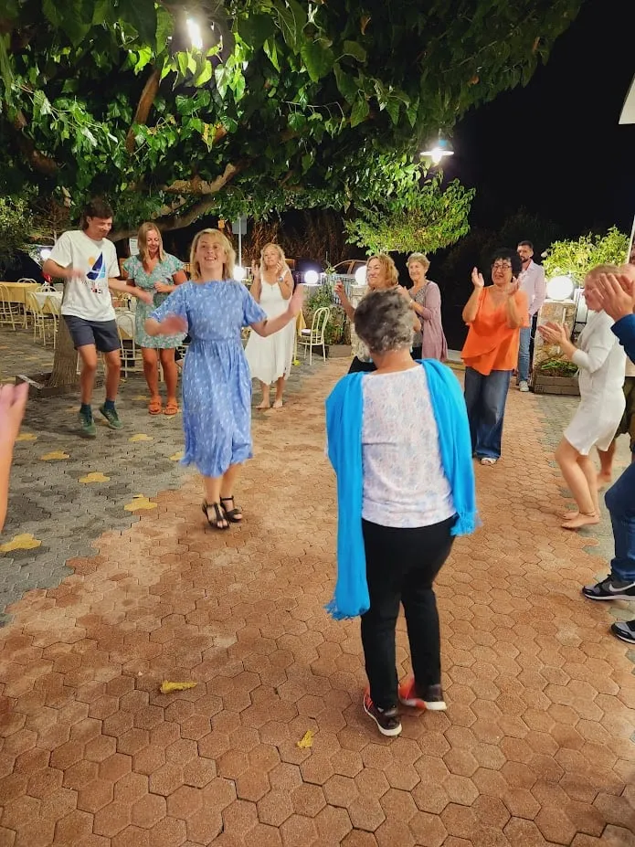 cretan dance